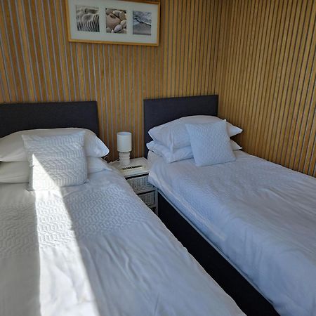Beautiful Apartment With Private Pool Near Tenby Kilgetty Extérieur photo