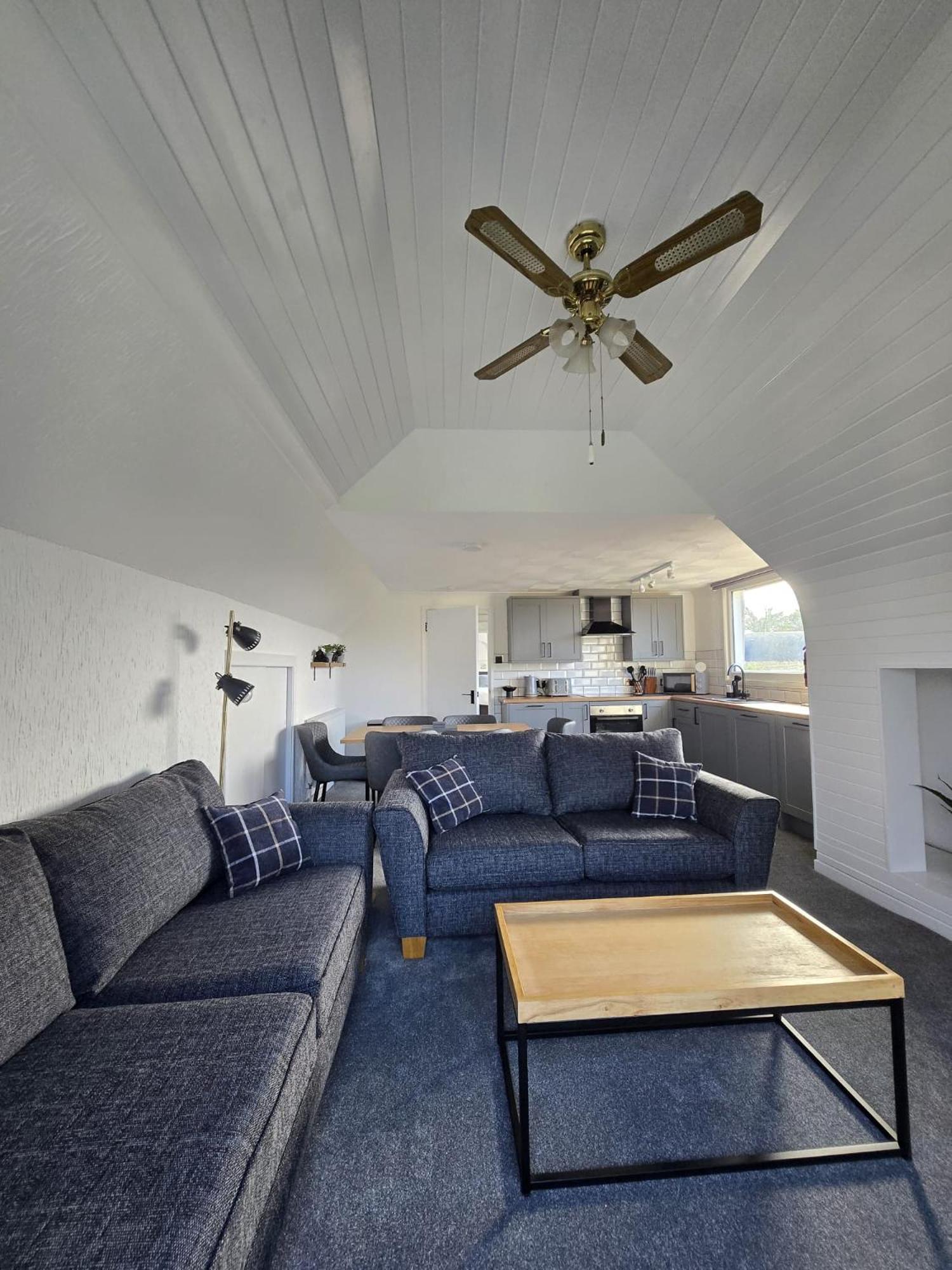 Beautiful Apartment With Private Pool Near Tenby Kilgetty Chambre photo